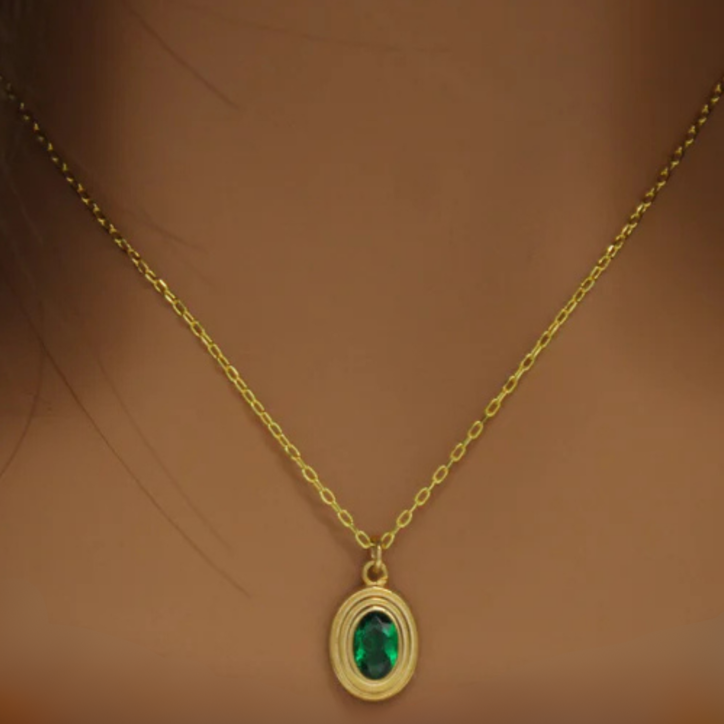 Emerald Glow Pendant Necklace